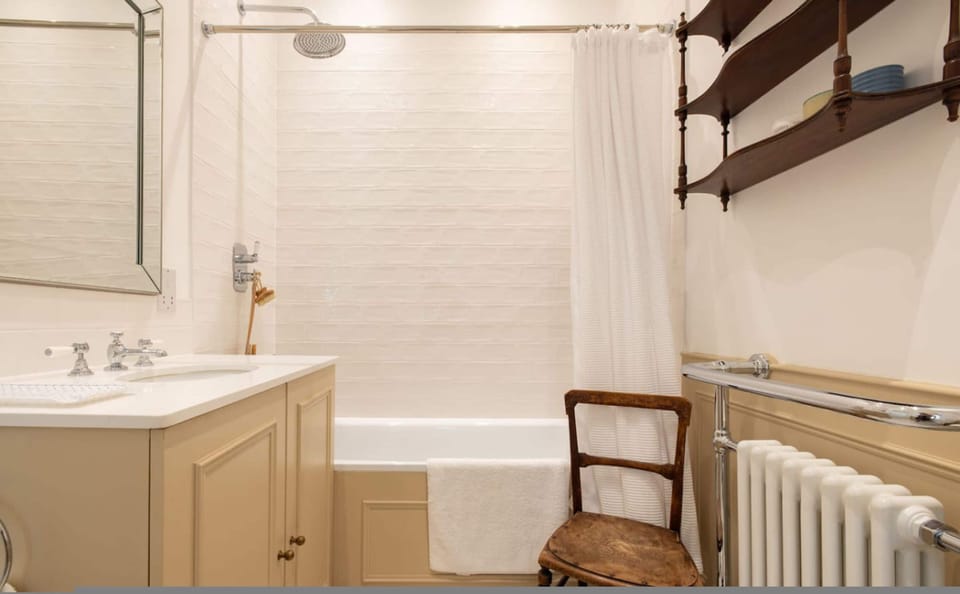 Traditional Treasure 3 Bedroom Home by Hyde Park House in City of Westminster