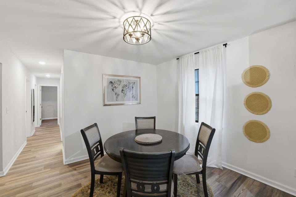 Cottage, 4 Bedrooms | Dining