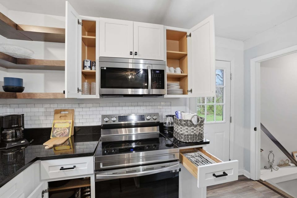 Cottage, 4 Bedrooms | Private kitchen | Fridge, oven, coffee/tea maker