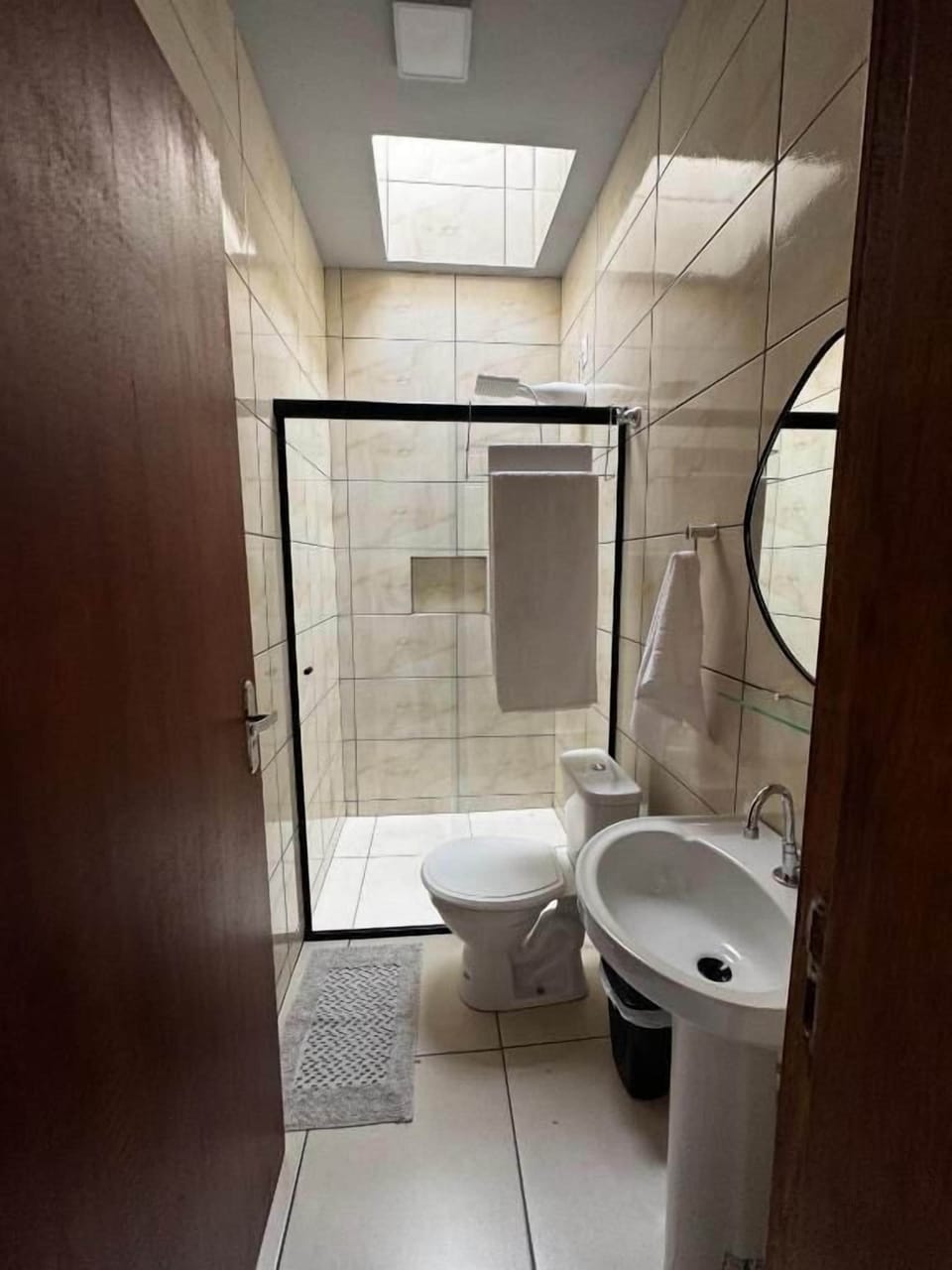 Basic Suite, Balcony, City View | Bathroom | Towels, soap, shampoo, toilet paper