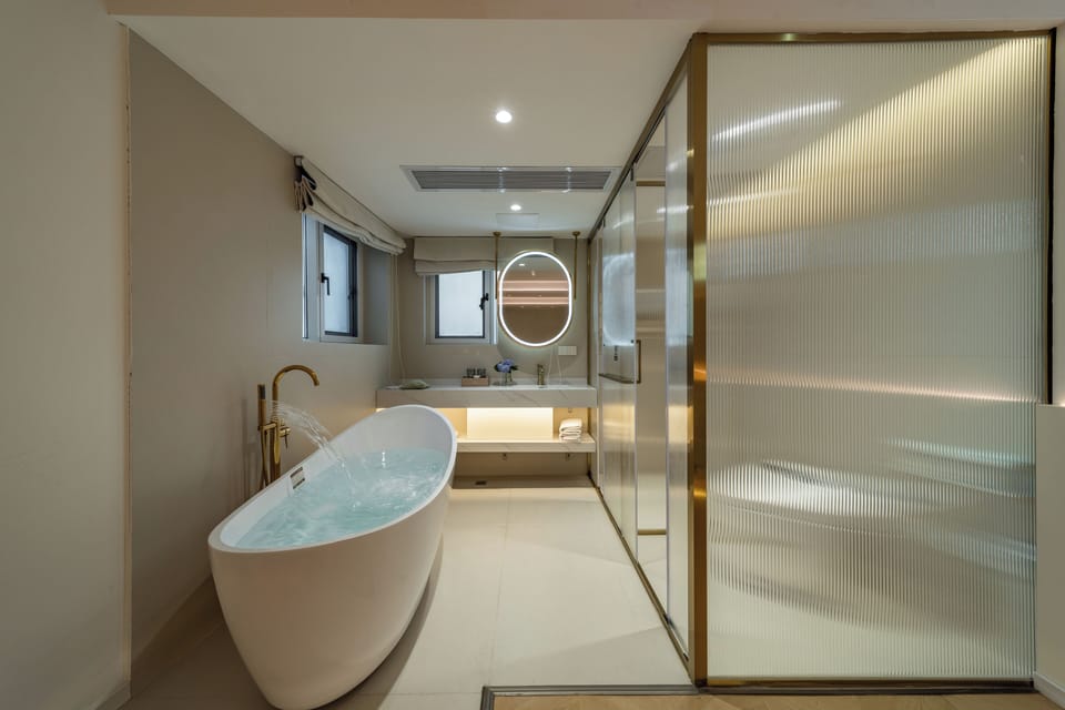 Signature Double Room, Garden View | Bathroom | Rainfall showerhead, free toiletries, hair dryer, bathrobes