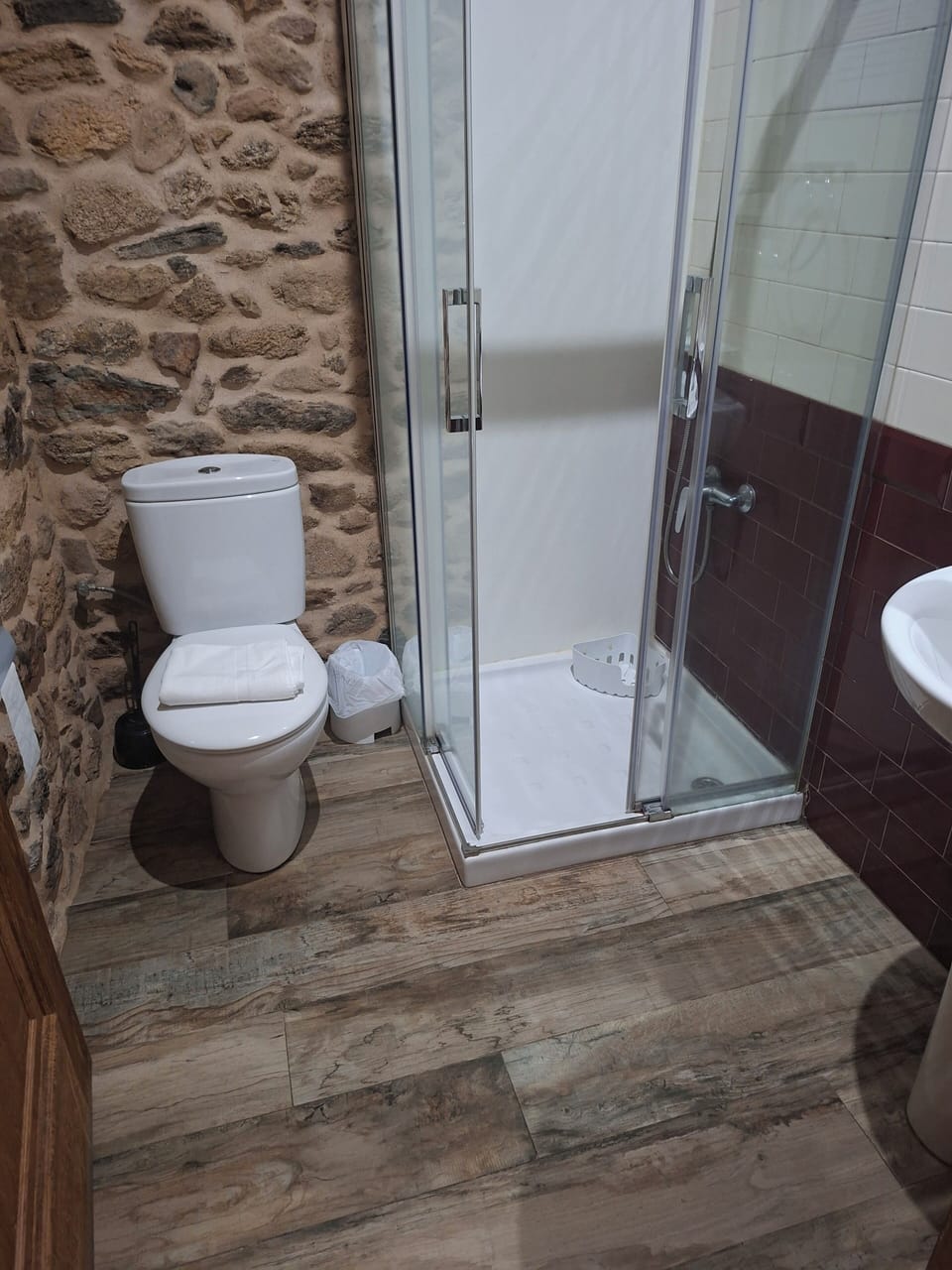 Classic Double or Twin Room, Courtyard View | Bathroom | Shower, towels, soap, shampoo