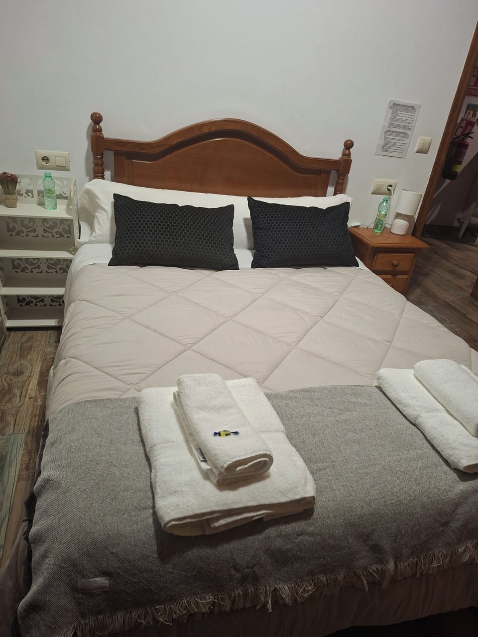 Classic Double or Twin Room, Courtyard View | Desk, free WiFi