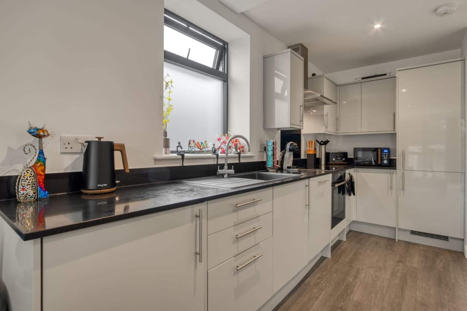 House | 3 bedrooms, desk