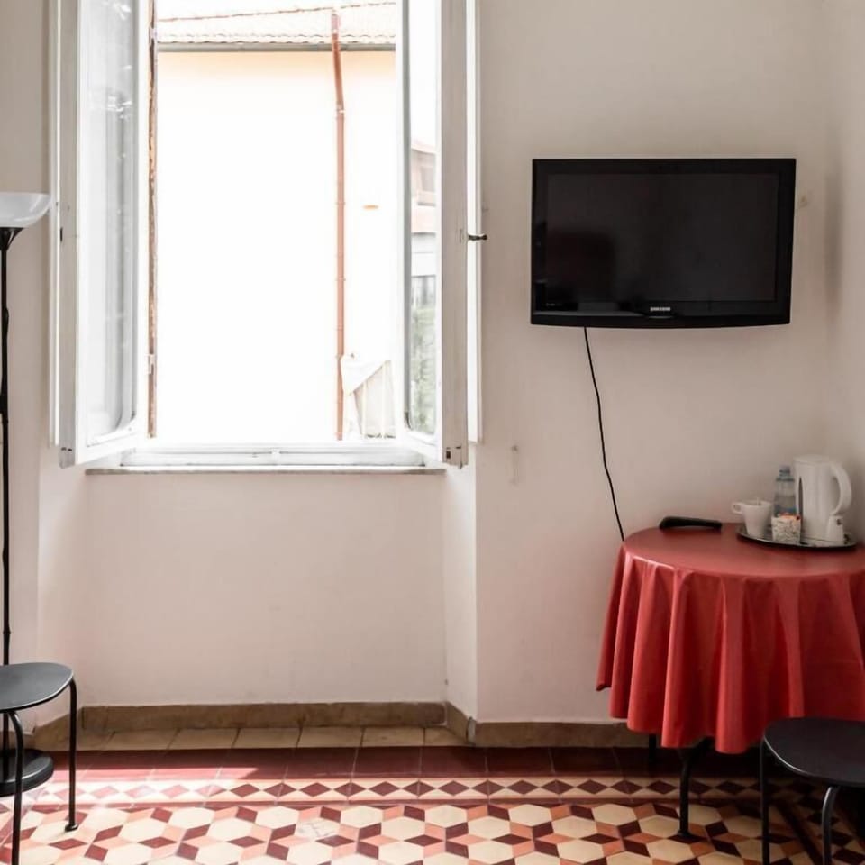 Standard Single Room, Shared Bathroom | Interior