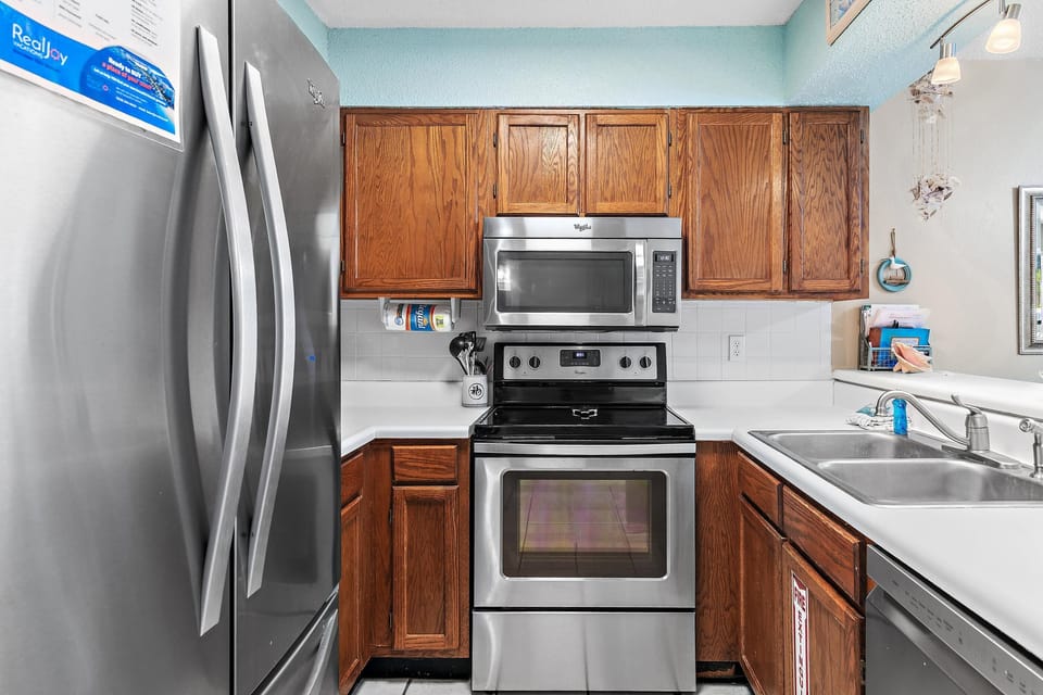Condo, 1 Queen Bed with Sofa bed (Sandprints D3) | Private kitchen