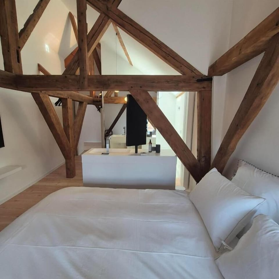 Deluxe Double Room, Canal View | In-room safe, blackout drapes, soundproofing, free WiFi