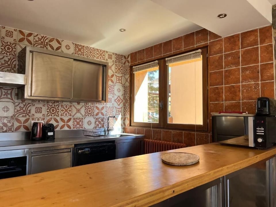 Comfort Apartment, Balcony, Mountain View | Private kitchen | Toaster