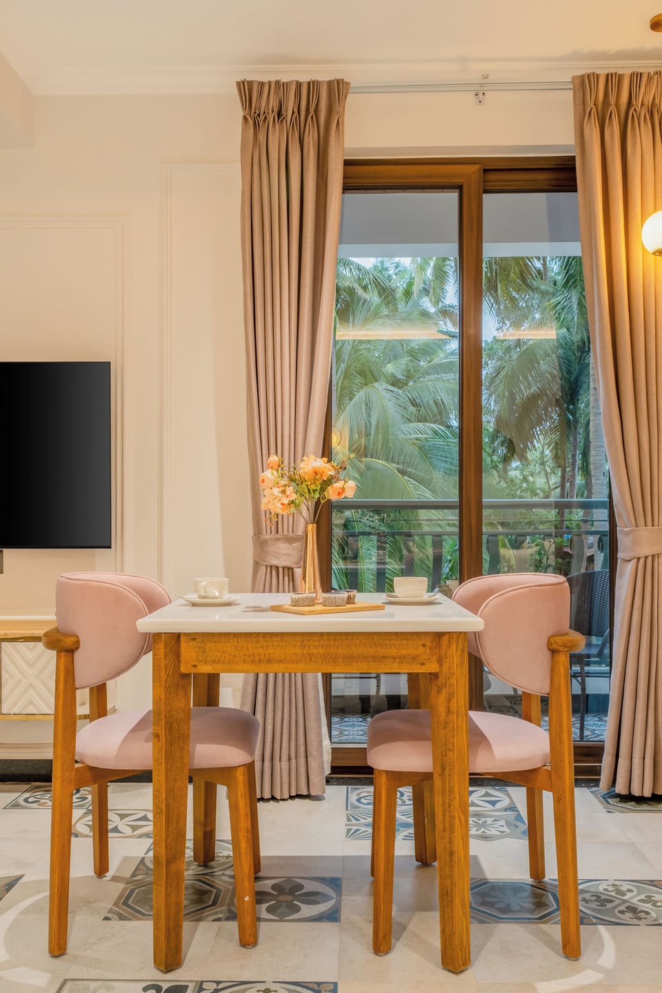 Apartment, 1 Bedroom, Balcony | Dining