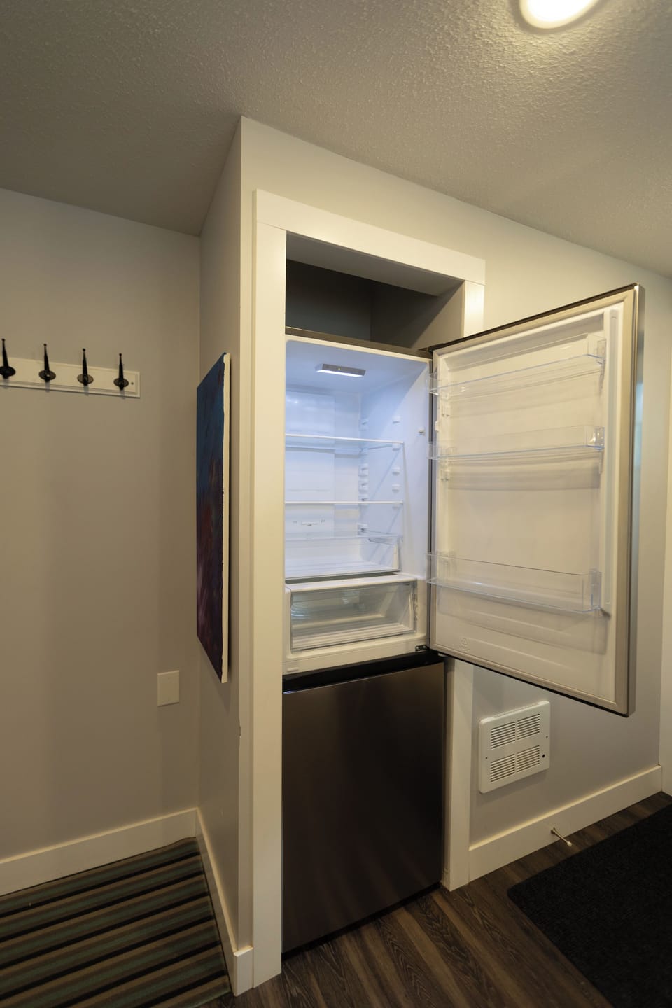 Stoneshire Obsidian 1 Bedroom | Private kitchen | Coffee/tea maker, fridge, microwave, oven