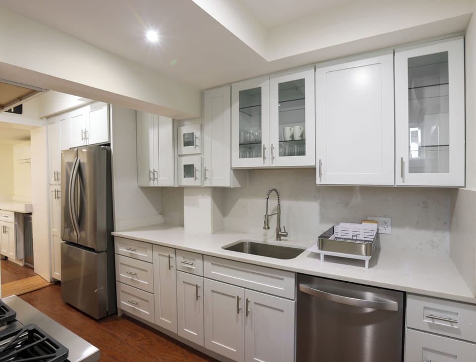 Mini-fridge, microwave, oven, stovetop