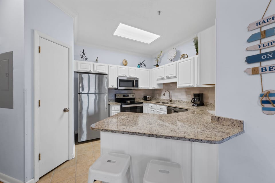 Condo, Multiple Beds, Kitchen, Ocean View (Phoenix East 009) | Private kitchen | Coffee/tea maker