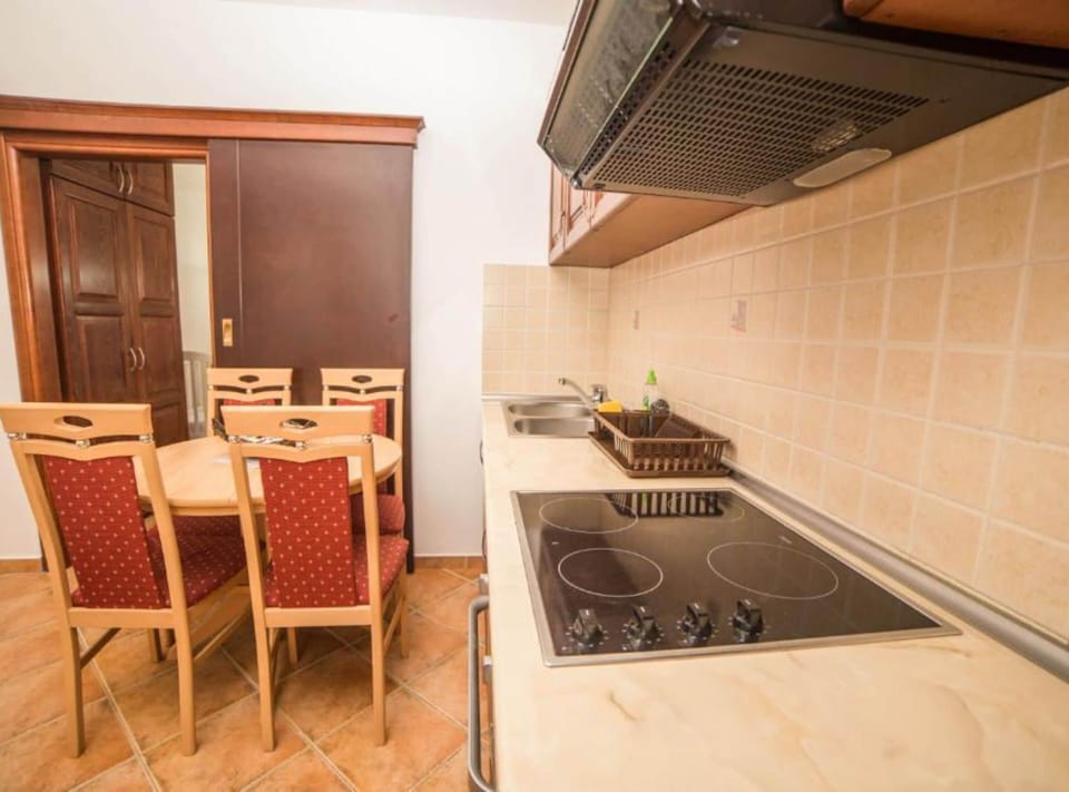 Apartment (One Bedroom Apartment) | Private kitchen | Fridge