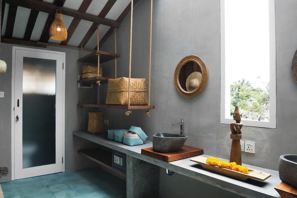 Traditional Bungalow, Garden View | Bathroom | Shower, hair dryer, towels, soap