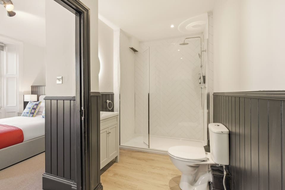 Room, Multiple Beds, Non Smoking, Private Bathroom | Bathroom | Shower, free toiletries, towels, soap