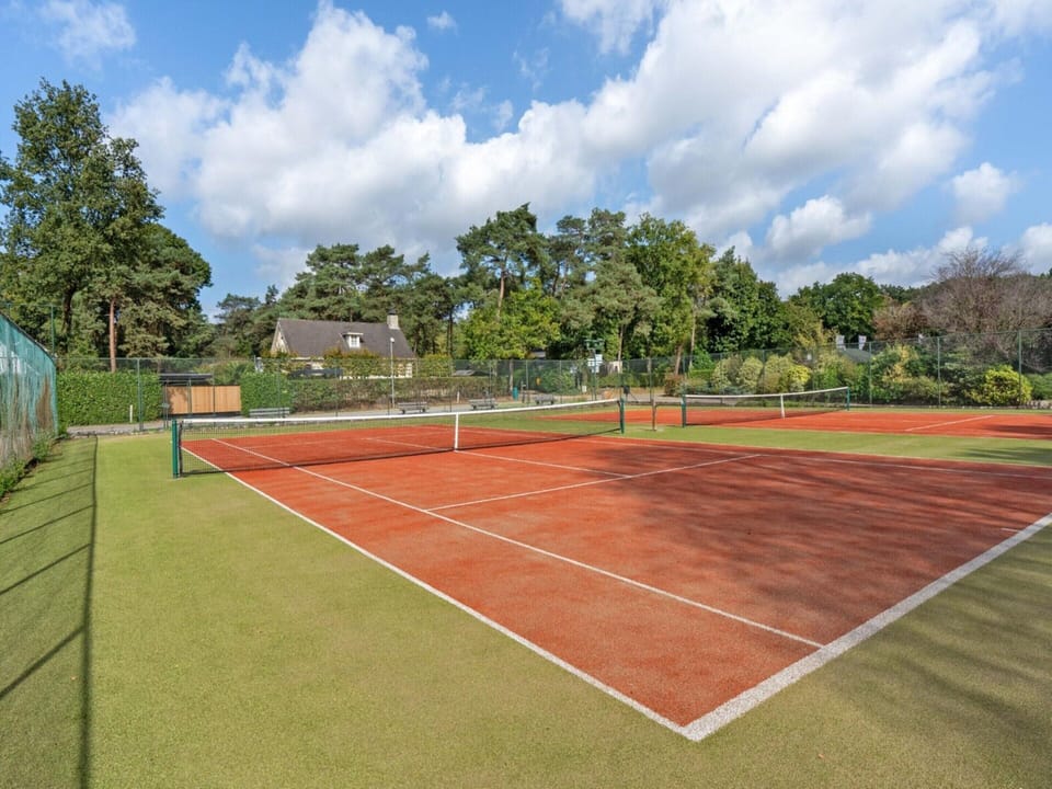 Bungalow | Sport court
