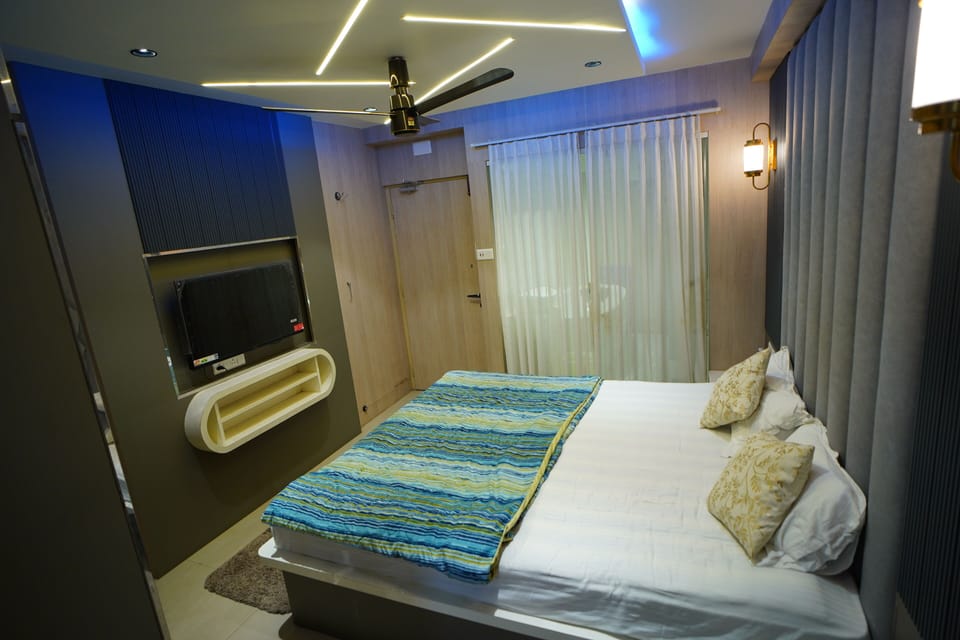 Deluxe Studio | In-room safe, soundproofing, iron/ironing board, free WiFi