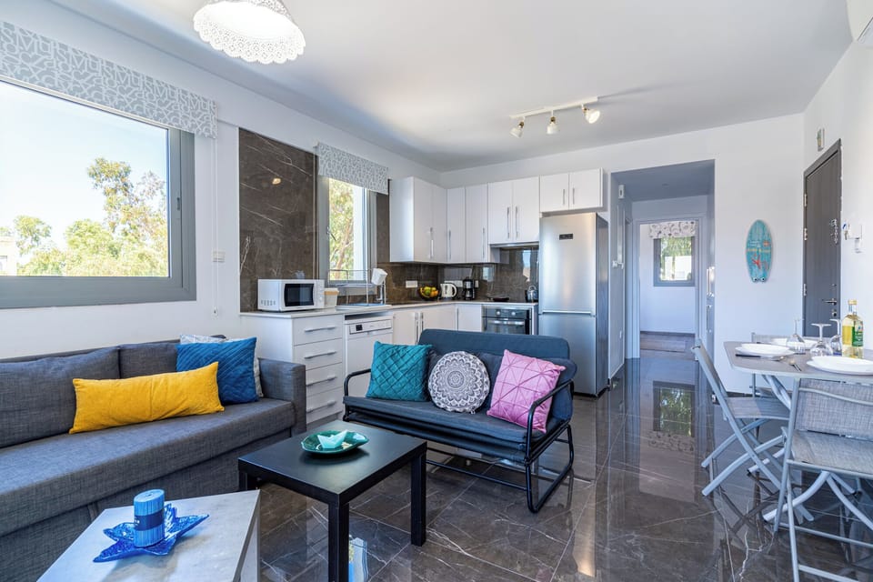 Apartment, 1 Bedroom, Kitchen, City View | Living area | Smart TV, Netflix, streaming services