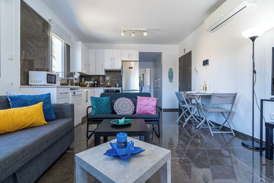 Apartment, 1 Bedroom, Kitchen, City View | Living area | Smart TV, Netflix, streaming services