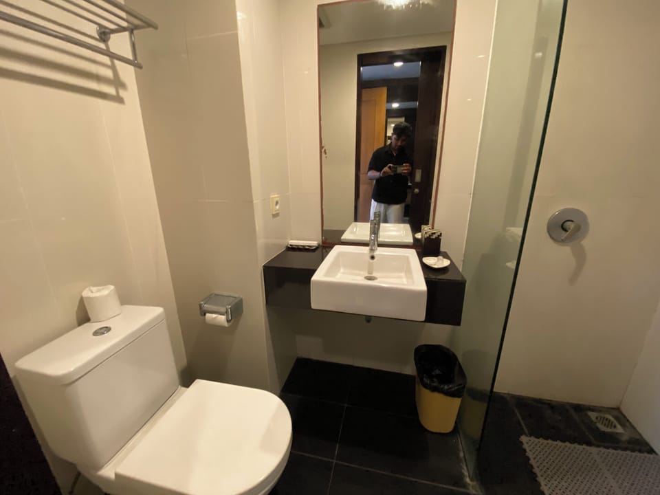 Deluxe Suite | Bathroom