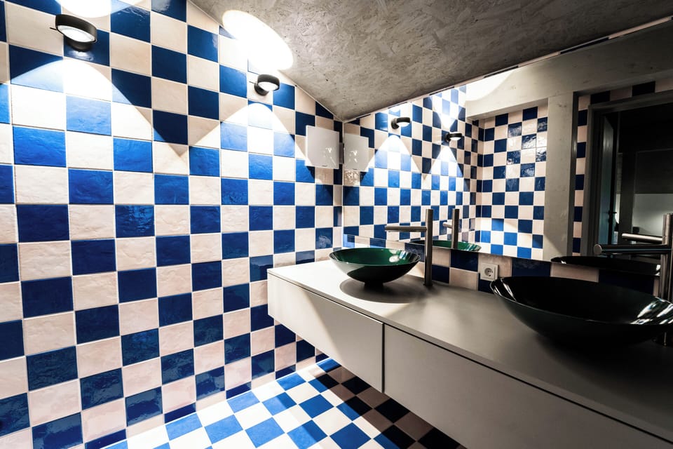 Comfort Double Room, 1 Queen Bed, Mountain View | Bathroom | Hair dryer, towels, toilet paper