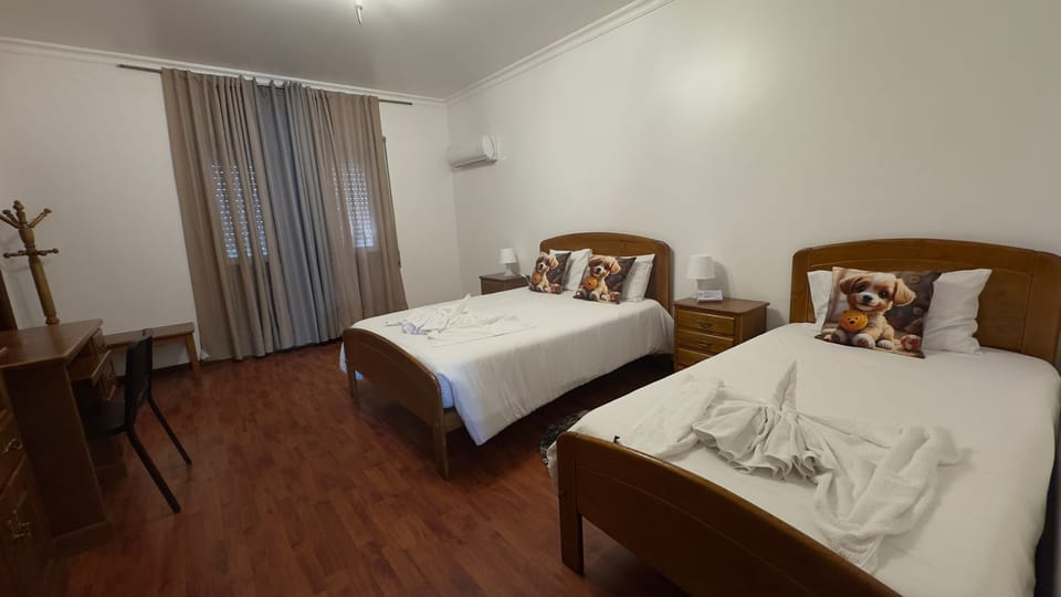 Triple Room | Desk, laptop workspace, free WiFi