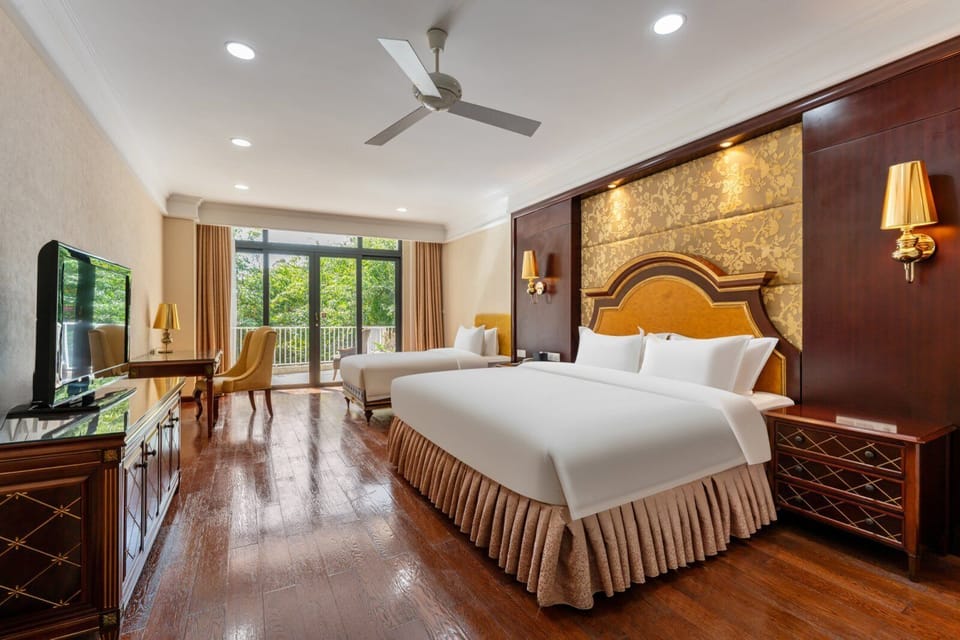 Superior Family Room | Laptop workspace, WiFi (free), bed sheets