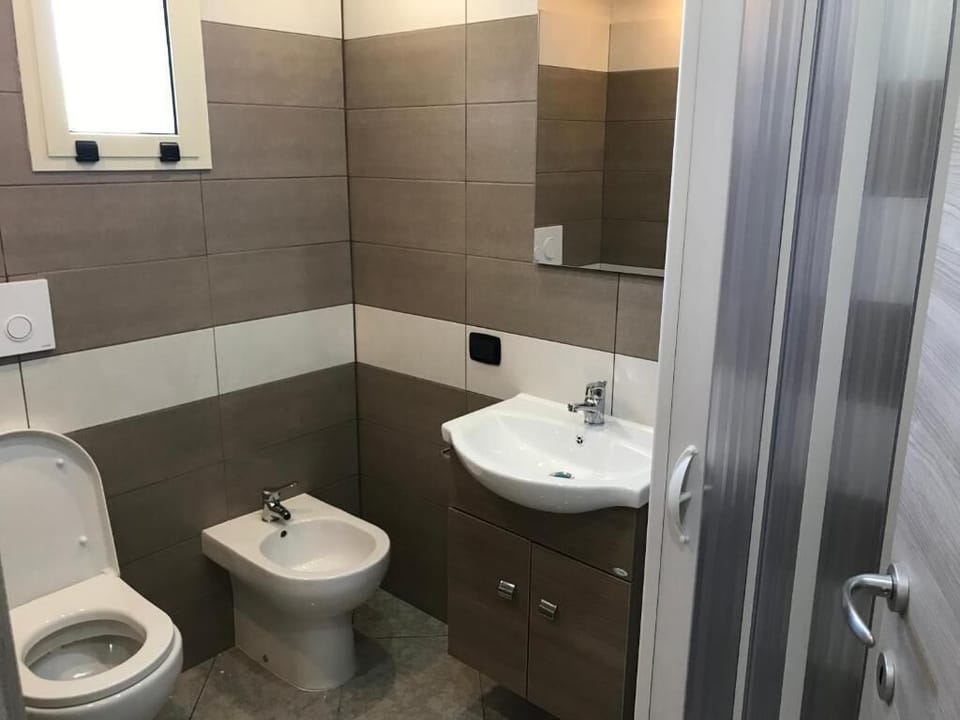 Classic Quadruple Room | Bathroom | Bidet