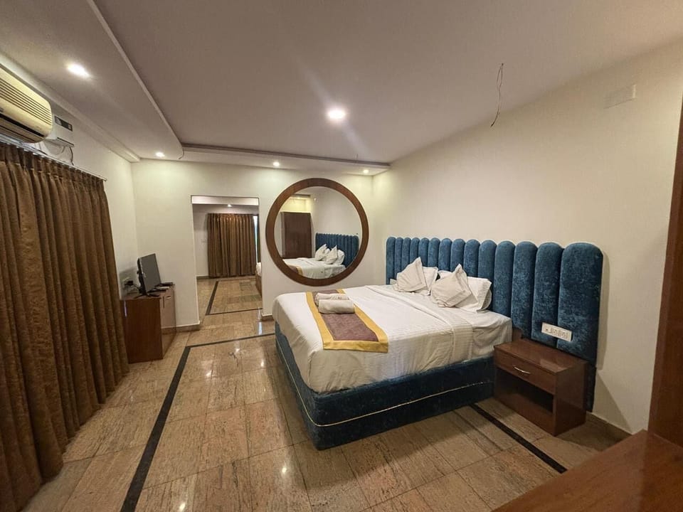 Family Suite, Pool View | Blackout drapes, soundproofing, iron/ironing board, free WiFi
