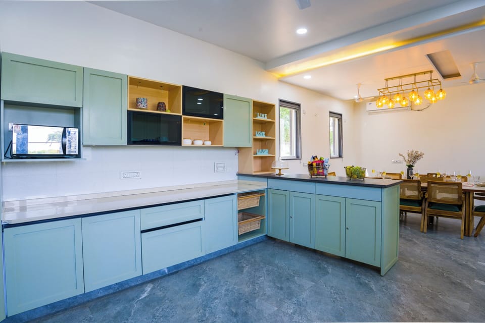 Deluxe Villa, Balcony, Garden View | Private kitchen