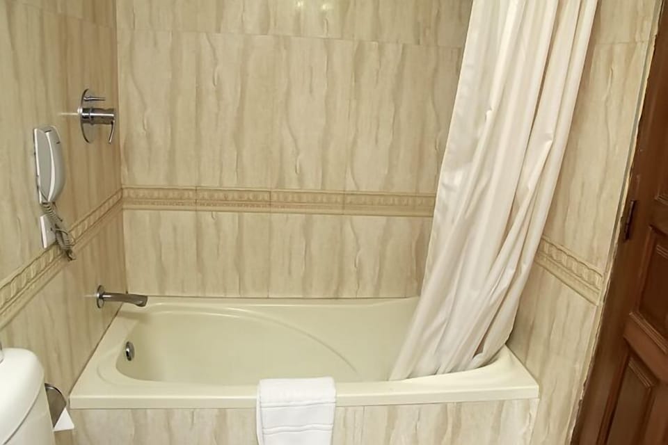 Deluxe Double or Twin Room, 1 Double Bed | Deep soaking bathtub