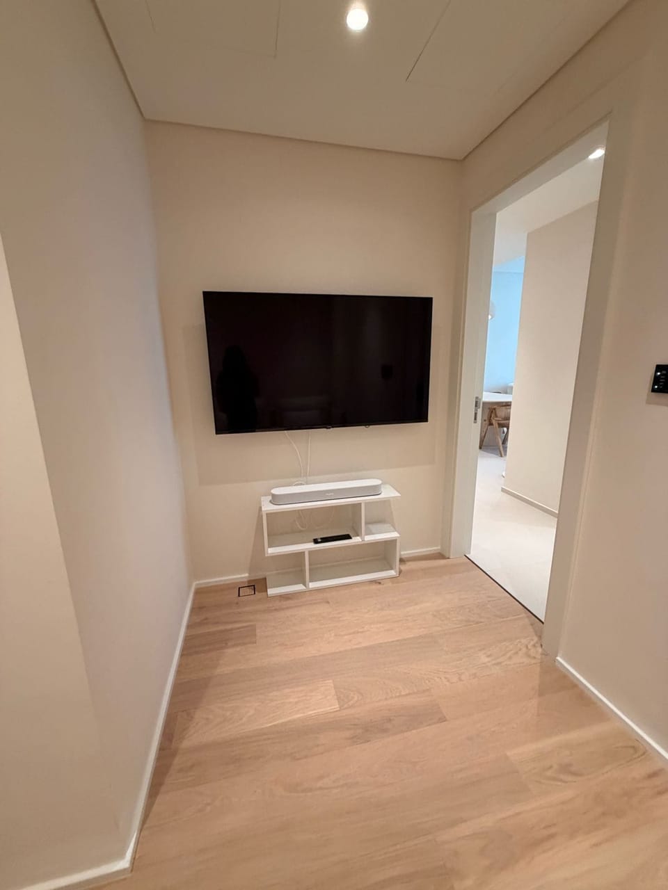Classic Apartment, 2 Bedrooms, Balcony, Partial Sea View | Living area