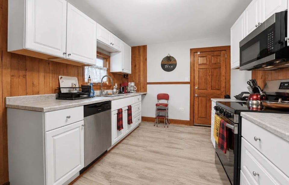 House, 2 Bedrooms | Private kitchen | Coffee/tea maker, fridge, oven, toaster