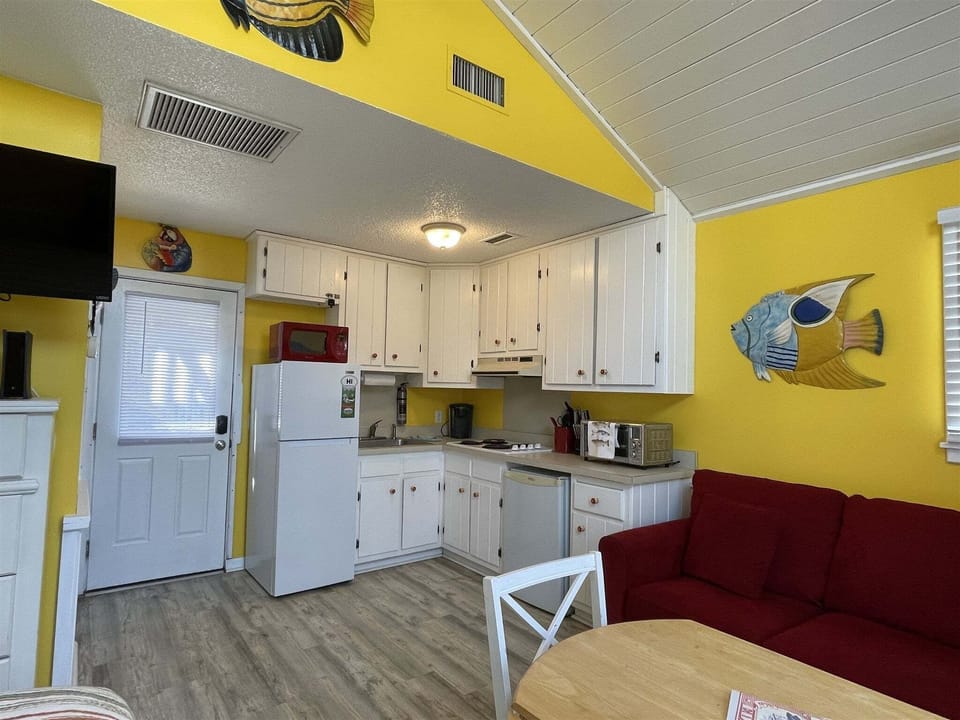 Studio | Private kitchen | Fridge, coffee/tea maker