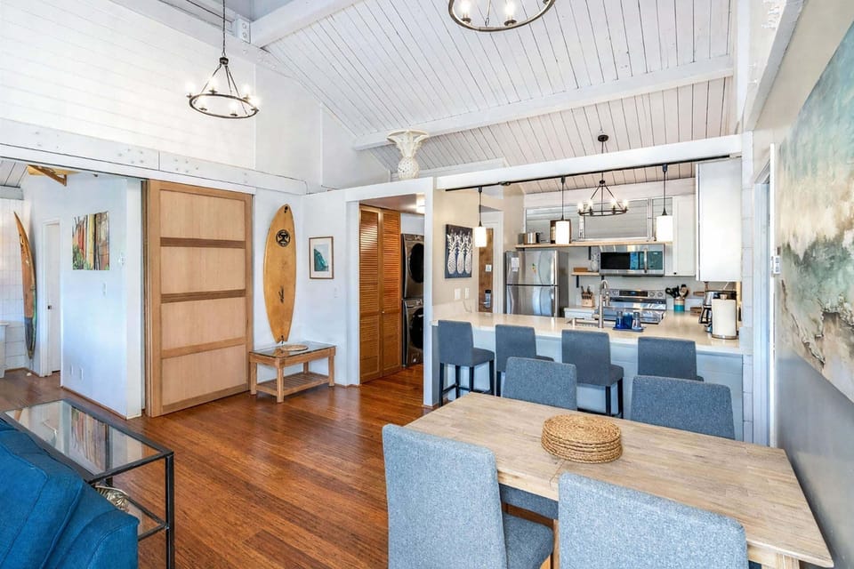 Condo, Multiple Beds, Balcony, Partial Ocean View (Haleakala Shores A-411) | Dining