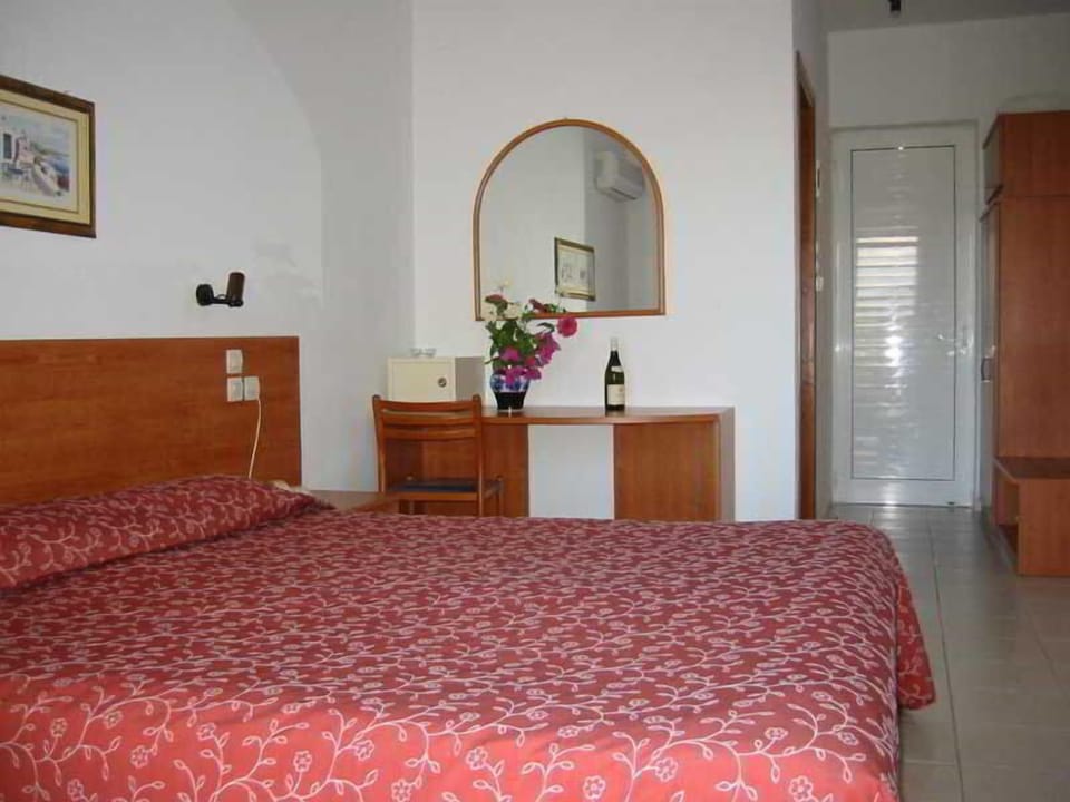 Individually furnished, blackout drapes, free cribs/infant beds, WiFi