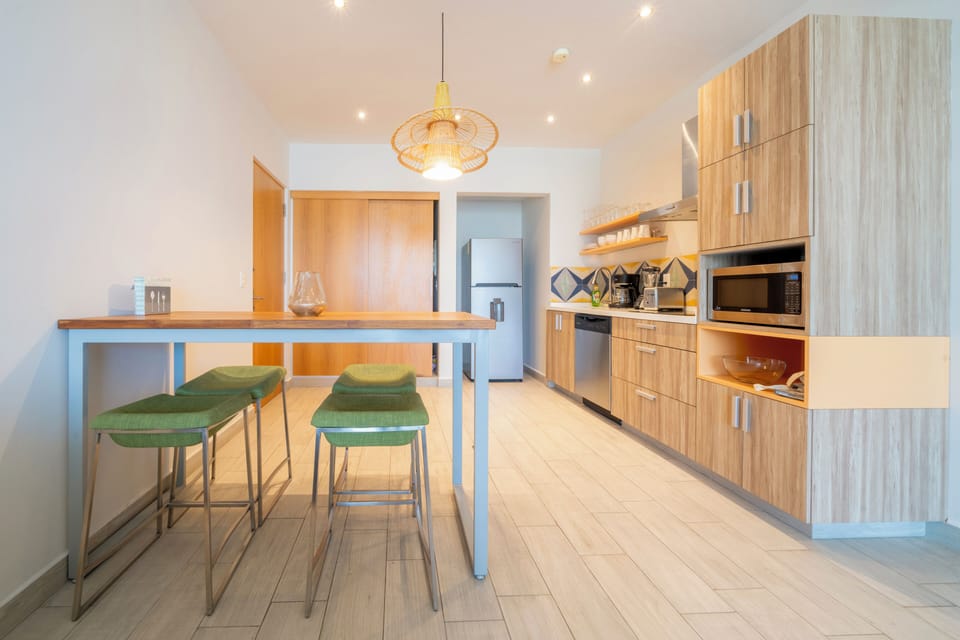 Comfort Condo, Balcony | Private kitchen