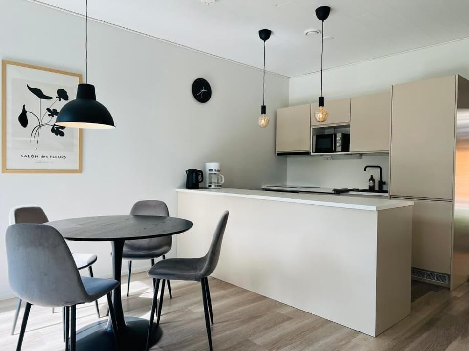 Comfort Duplex, 3 Bedrooms, Courtyard View, Courtyard Area | Dining