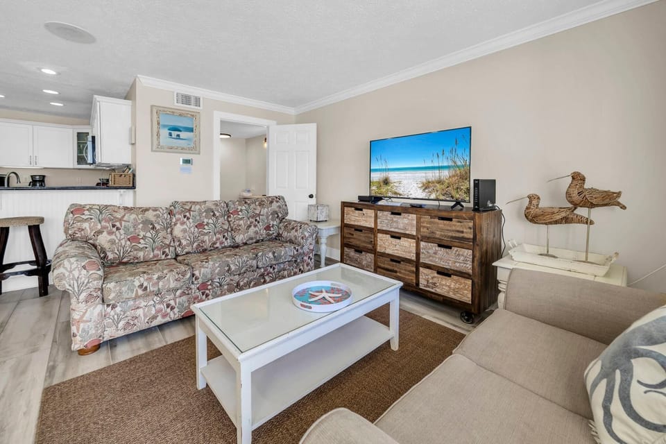 Condo, 1 King Bed with Sofa bed (Latitude 29 #17) | Living area