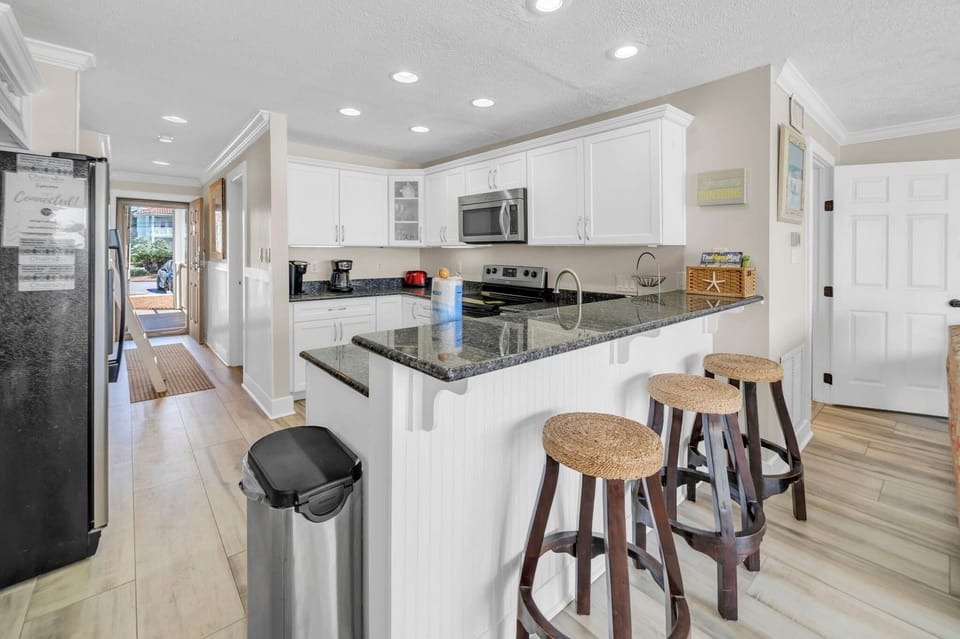 Condo, 1 King Bed with Sofa bed (Latitude 29 #17) | Private kitchen