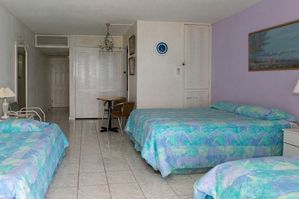 Comfort Studio, Multiple Beds, City View | 1 bedroom, in-room safe, WiFi (surcharge), bed sheets