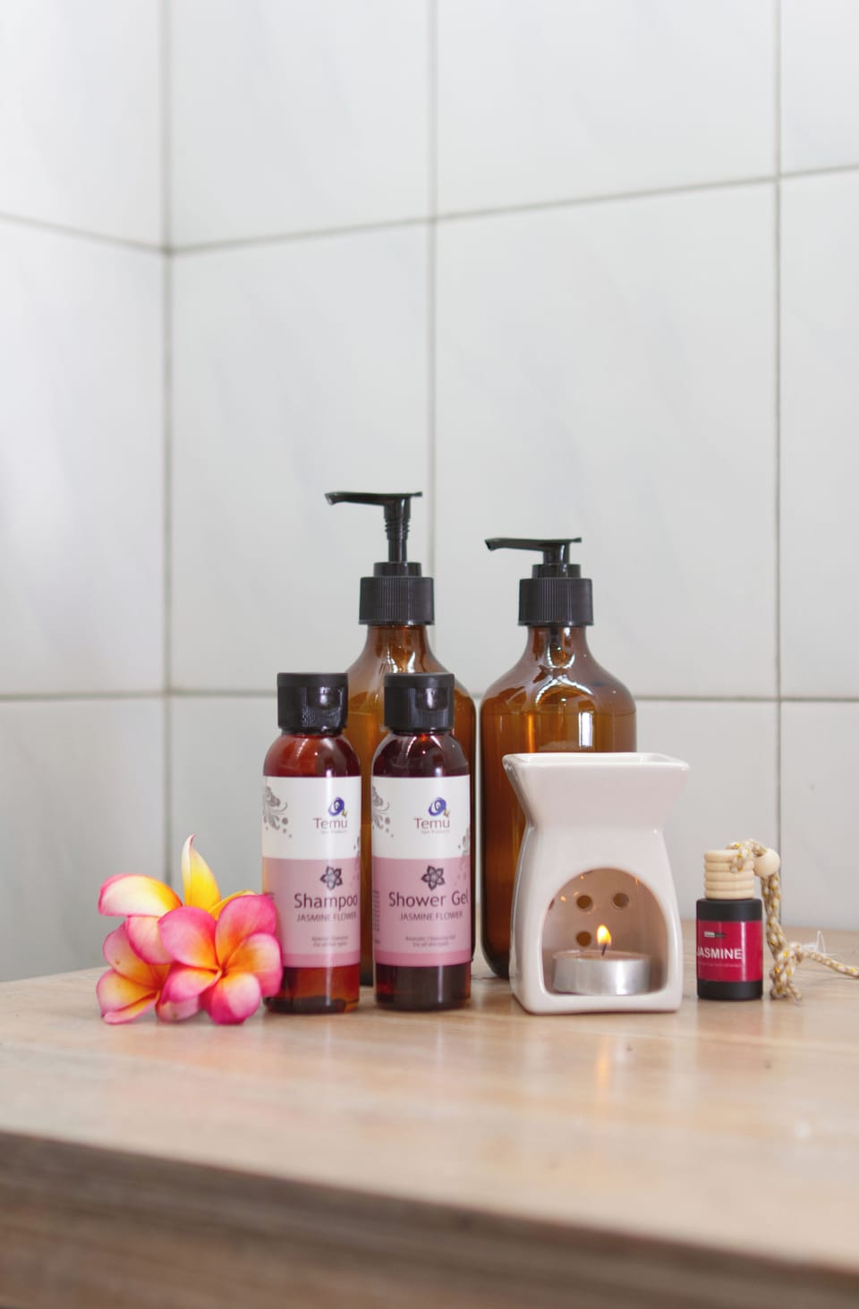 Superior Double Room, Pool View | Bathroom amenities | Combined shower/tub, towels, soap, shampoo