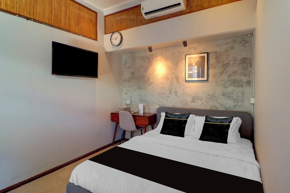 Deluxe Double Room | Free WiFi, bed sheets