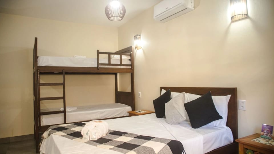 Deluxe Quadruple Room | Soundproofing, WiFi (free)