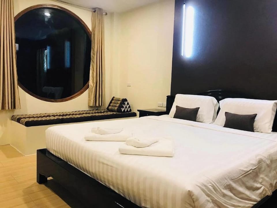 Deluxe Double or Twin Room with Ocean View | Desk, free WiFi