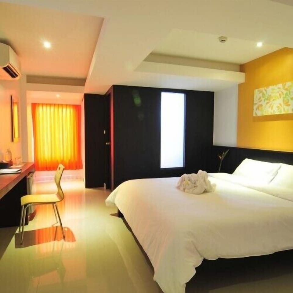Desk, rollaway beds (surcharge), WiFi (free)