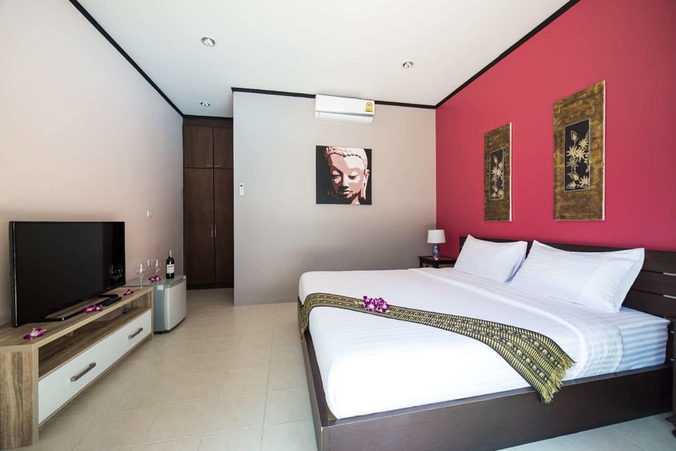 Minibar, in-room safe, free WiFi, bed sheets