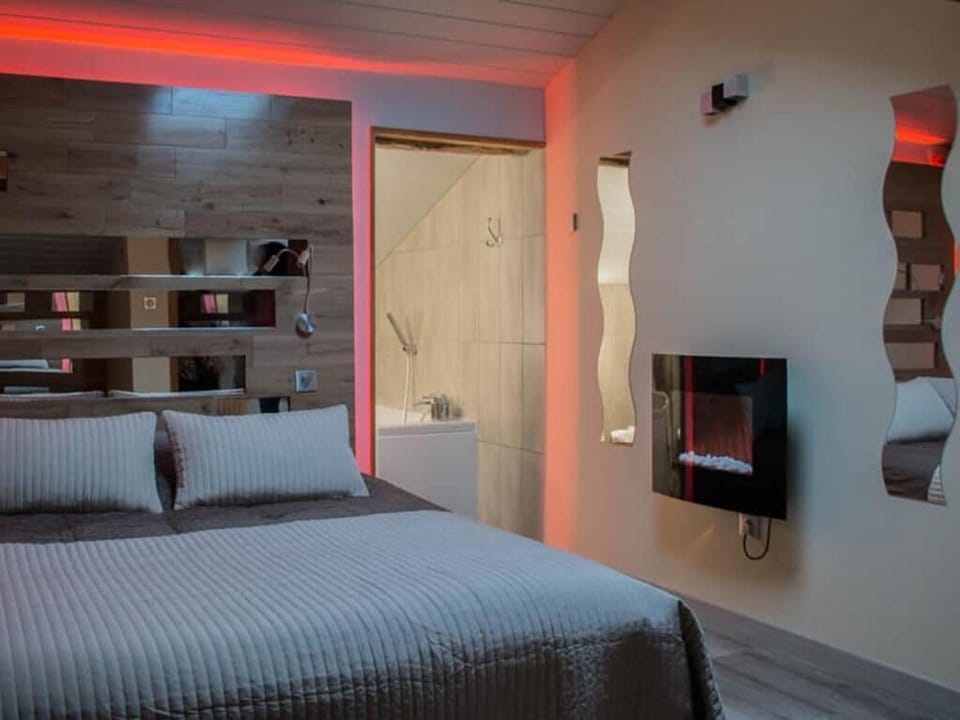 Deluxe Double Room | Free WiFi, bed sheets