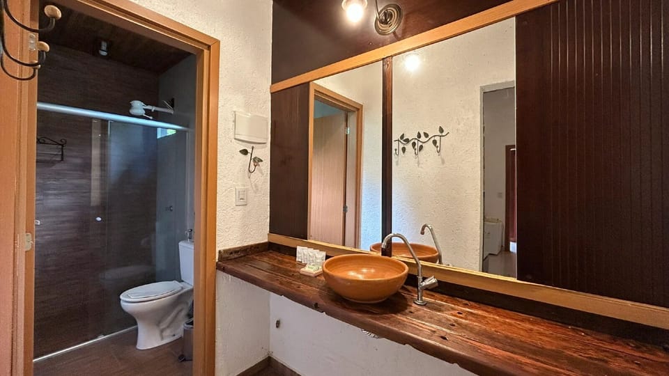 Deluxe Quadruple Room | Bathroom
