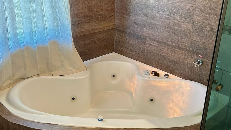 Junior Room | Bathroom
